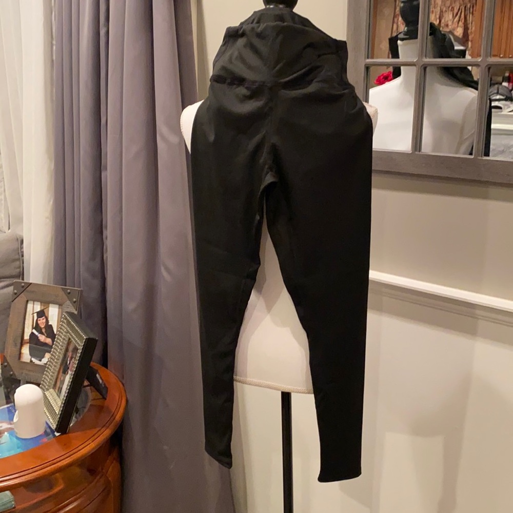 Woman black workout leggings